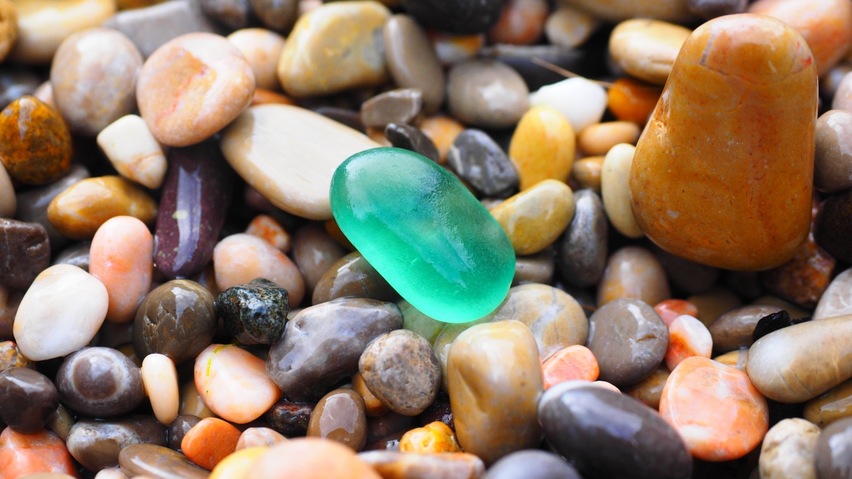 Pebble stones colored stones 4