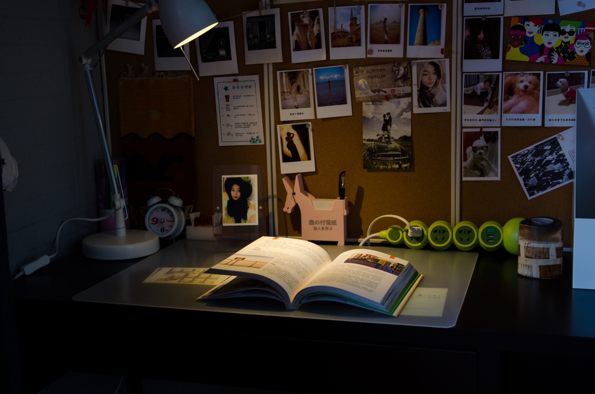Desk under the light 4k picture material