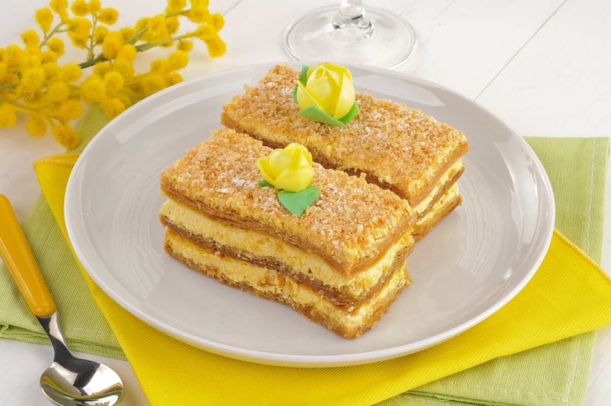 Cake, dessert, cream, petals, egg