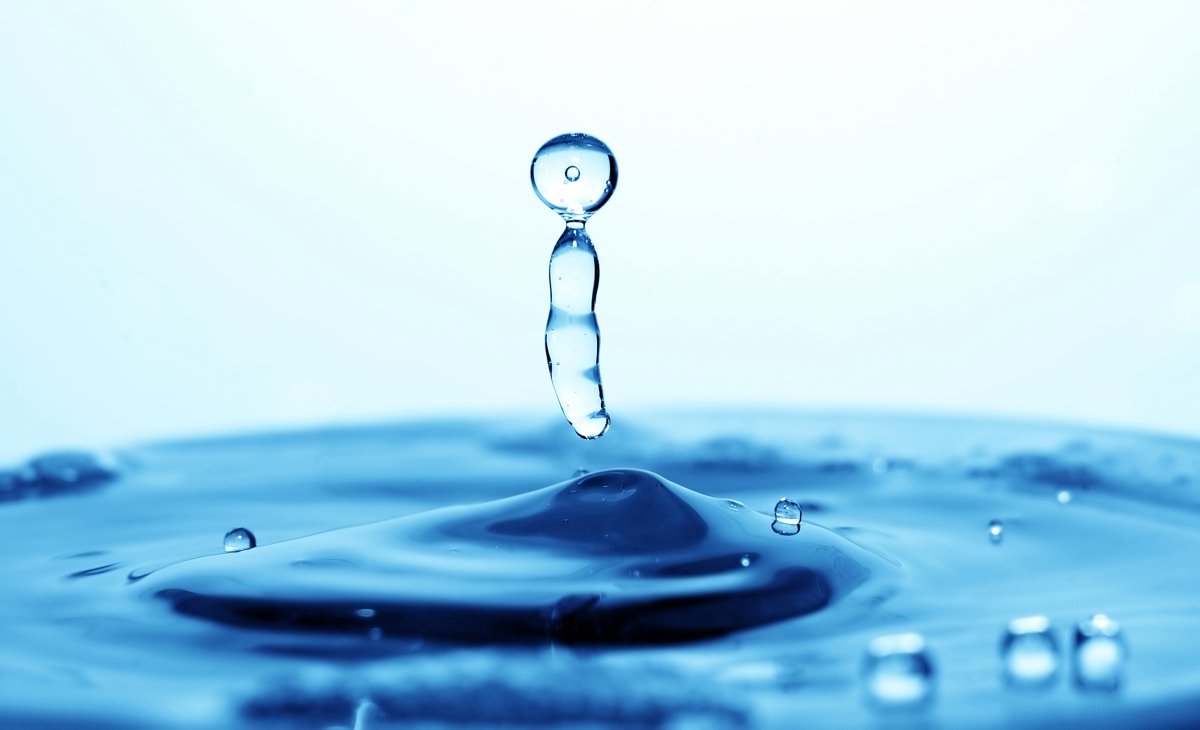 4k HD pictures of water drops in glass