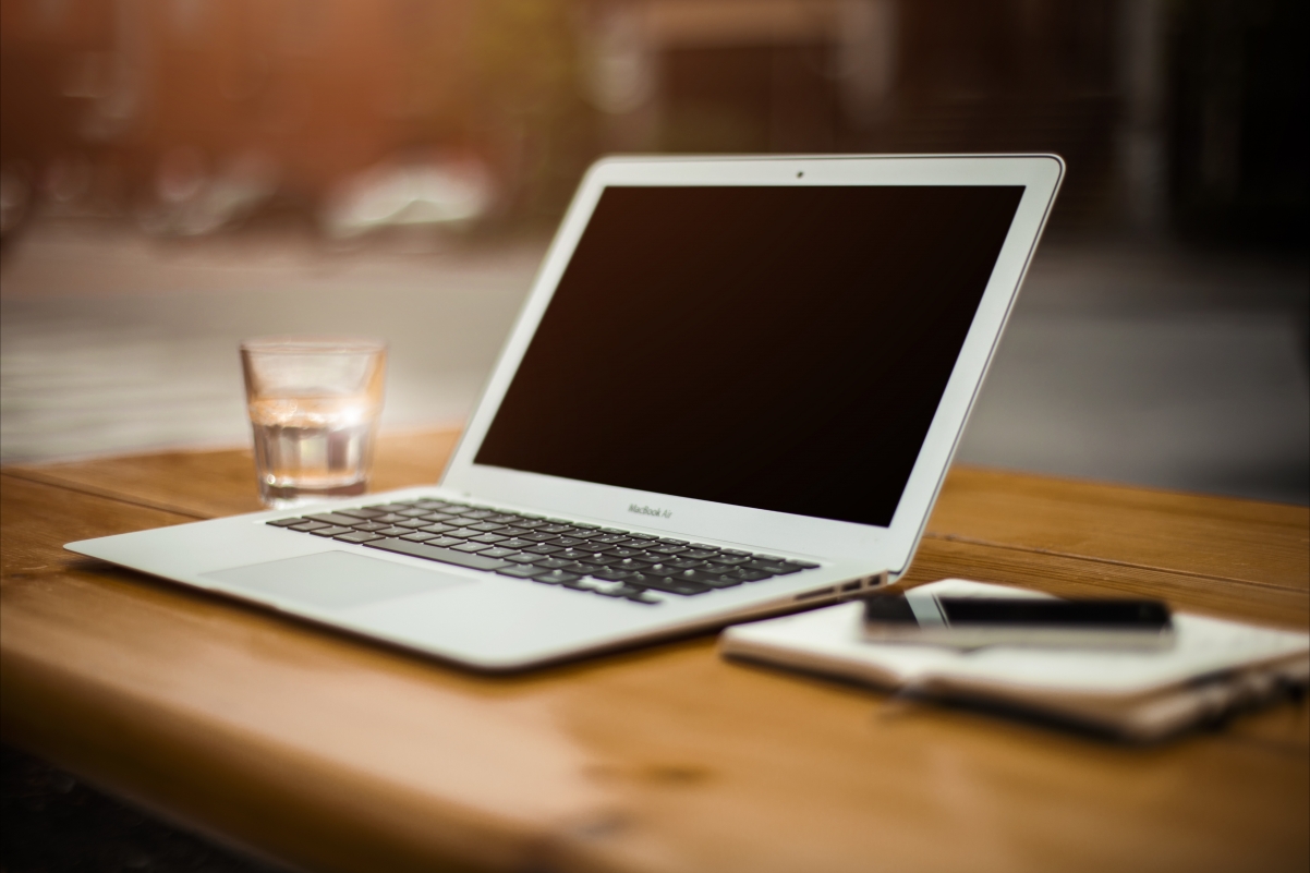 Quiet desk laptop